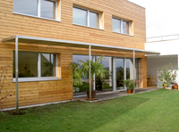 Terrassenüberdachung oder Sonnenschutz aus Holz und Edelstahl